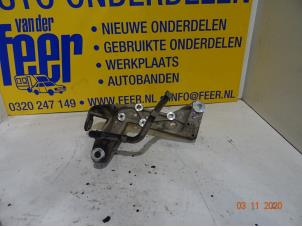 Usagé Support bras de suspension avant gauche Volkswagen Golf V (1K1) 1.9 TDI Prix € 20,00 Règlement à la marge proposé par Autobedrijf van der Feer