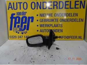 Used Wing mirror, left Renault Clio III (BR/CR) 1.2 16V 75 Price € 20,00 Margin scheme offered by Autobedrijf van der Feer
