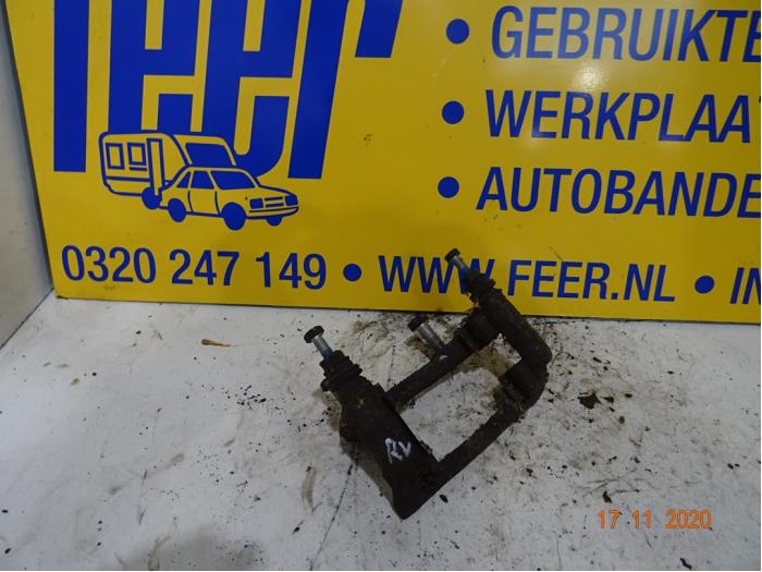 Front brake calliperholder, right from a Renault Clio III (BR/CR) 1.2 16V 75 2006
