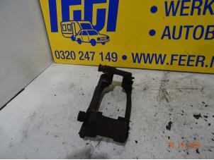 Used Front brake calliperholder, left Peugeot 308 SW (4E/H) 1.6 VTI 16V Price € 20,00 Margin scheme offered by Autobedrijf van der Feer