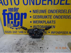 Usados Interruptor de mando de volante Opel Corsa D 1.2 16V Precio € 45,00 Norma de margen ofrecido por Autobedrijf van der Feer