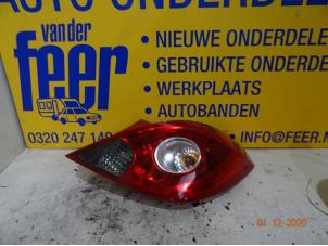 Usagé Feu arrière droit Opel Corsa D 1.2 16V Prix € 25,00 Règlement à la marge proposé par Autobedrijf van der Feer