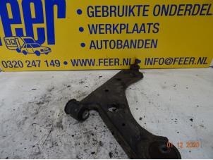 Usagé Bras de suspension avant droit Opel Corsa D 1.2 16V Prix € 25,00 Règlement à la marge proposé par Autobedrijf van der Feer