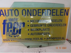 Używane Szyba drzwi prawych tylnych wersja 4-drzwiowa Citroen C4 Picasso (UD/UE/UF) 2.0 HDiF 16V 135 Cena € 35,00 Procedura marży oferowane przez Autobedrijf van der Feer