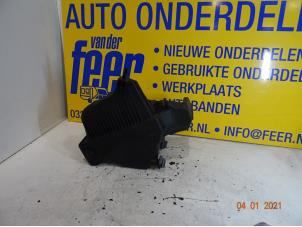 Używane Obudowa filtra powietrza Renault Clio III (BR/CR) 1.5 dCi FAP Cena € 25,00 Procedura marży oferowane przez Autobedrijf van der Feer