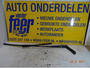 Used Front wiper arm Renault Clio III (BR/CR) 1.5 dCi FAP Price € 12,50 Margin scheme offered by Autobedrijf van der Feer