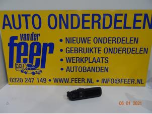 Usados Interruptor de ventanilla eléctrica Renault Clio III (BR/CR) 1.5 dCi FAP Precio € 17,50 Norma de margen ofrecido por Autobedrijf van der Feer