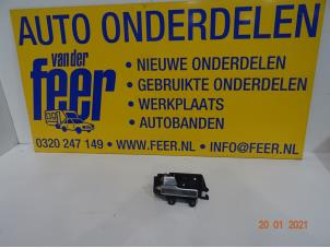 Used Door handle 4-door, front left Ford Focus 2 Wagon 1.6 TDCi 16V 110 Price € 10,00 Margin scheme offered by Autobedrijf van der Feer