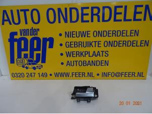 Używane Uchwyt drzwi prawych przednich wersja 4-drzwiowa Ford Focus 2 Wagon 1.6 TDCi 16V 110 Cena € 10,00 Procedura marży oferowane przez Autobedrijf van der Feer