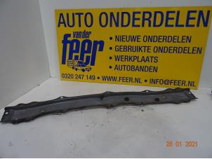 Used Radiator bar Toyota Aygo (B10) 1.0 12V VVT-i Price € 15,00 Margin scheme offered by Autobedrijf van der Feer