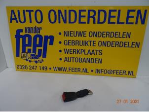 Używane Wtyk pasa bezpieczenstwa lewy tyl Toyota Aygo (B10) 1.0 12V VVT-i Cena € 15,00 Procedura marży oferowane przez Autobedrijf van der Feer