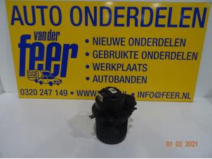 Używane Silnik wentylatora nagrzewnicy Renault Captur (2R) 0.9 Energy TCE 12V Cena € 35,00 Procedura marży oferowane przez Autobedrijf van der Feer