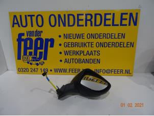 Używane Lusterko zewnetrzne prawe Renault Captur (2R) 0.9 Energy TCE 12V Cena € 50,00 Procedura marży oferowane przez Autobedrijf van der Feer