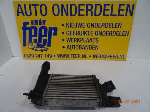 Używane Chlodnica miedzystopniowa Renault Captur (2R) 0.9 Energy TCE 12V Cena € 45,00 Procedura marży oferowane przez Autobedrijf van der Feer