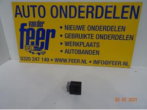 Usados Llave de contacto electrónica Renault Captur (2R) 0.9 Energy TCE 12V Precio € 50,00 Norma de margen ofrecido por Autobedrijf van der Feer