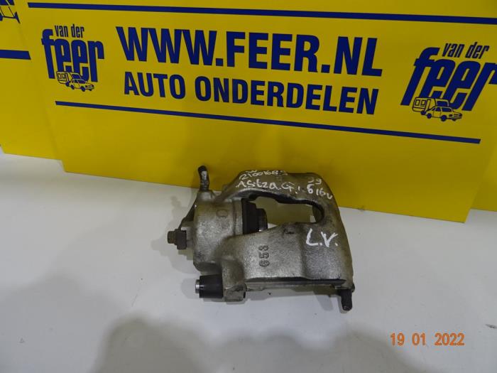 Front brake calliper, left from a Opel Astra G Caravan (F35) 1.6 16V 1999