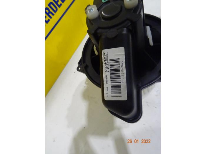 Heating and ventilation fan motor from a Fiat 500C (312) 1.0 Hybrid 2020