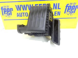 Używane Obudowa filtra powietrza Volkswagen Golf VII (AUA) 1.6 TDI BlueMotion 16V Cena € 65,00 Procedura marży oferowane przez Autobedrijf van der Feer