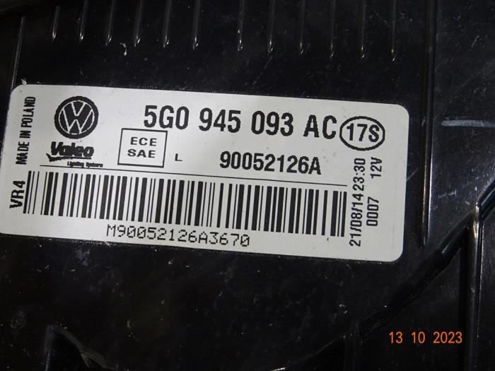 Rücklicht links van een Volkswagen Golf VII (AUA) 1.6 TDI BlueMotion 16V 2014