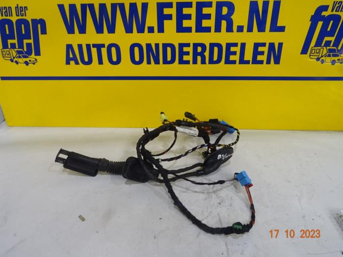 Cable (miscellaneous) from a Volkswagen Golf VII (AUA) 1.6 TDI BlueMotion 16V 2014