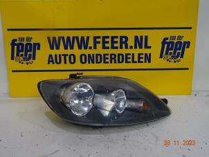 Used Headlight, right Volkswagen Golf Plus (5M1/1KP) 1.6 Price € 50,00 Margin scheme offered by Autobedrijf van der Feer