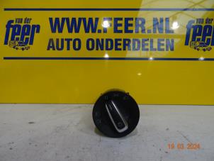 Używane Przelacznik swiatel Volkswagen Polo V (6R) 1.2 TDI 12V BlueMotion Cena € 17,50 Procedura marży oferowane przez Autobedrijf van der Feer