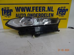 Used Headlight, right Ford Mondeo V Wagon 1.5 TDCi Price € 150,00 Margin scheme offered by Autobedrijf van der Feer