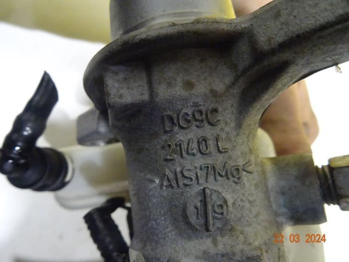 Master cylinder from a Ford Mondeo V Wagon 1.5 TDCi 2017