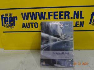 Używane Karta SD do nawigacji Opel Astra J Sports Tourer (PD8/PE8/PF8) 1.3 CDTI 16V ecoFlex Cena € 15,00 Procedura marży oferowane przez Autobedrijf van der Feer