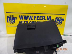 Usagé Boîte à gants Opel Astra J Sports Tourer (PD8/PE8/PF8) 1.3 CDTI 16V ecoFlex Prix € 20,00 Règlement à la marge proposé par Autobedrijf van der Feer