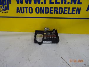 Usagé Porte fusible Opel Astra J Sports Tourer (PD8/PE8/PF8) 1.3 CDTI 16V ecoFlex Prix € 25,00 Règlement à la marge proposé par Autobedrijf van der Feer