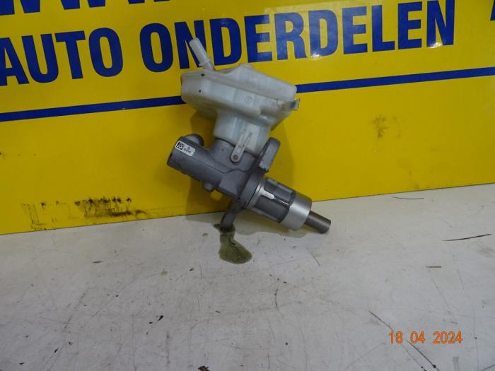 Master cylinder from a Opel Zafira Tourer (P12) 2.0 CDTI 16V 165 Ecotec 2014