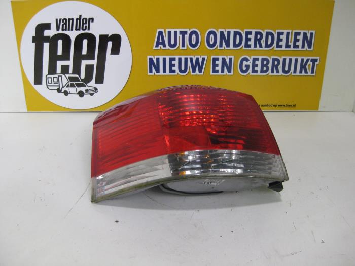 Taillight, left from a Opel Signum (F48) 3.0 CDTI V6 24V 2003