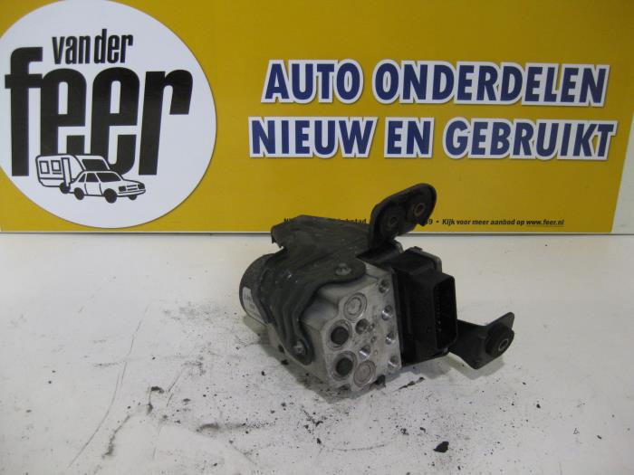 Bomba ABS de un Opel Signum (F48) 3.0 CDTI V6 24V 2003