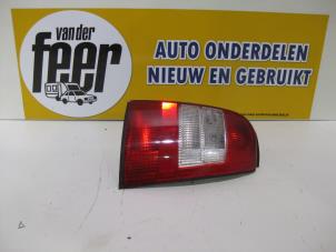 Używane Tylne swiatlo pozycyjne prawe Opel Vectra B Caravan (31) 1.6 16V Cena € 22,50 Procedura marży oferowane przez Autobedrijf van der Feer