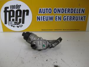 Używane Obudowa filtra oleju Mercedes A (W168) 1.7 A-170 CDI 16V Cena na żądanie oferowane przez Autobedrijf van der Feer