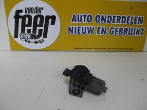 Used Front wiper motor Opel Astra H SW (L35) 1.9 CDTi 100 Price € 27,50 Margin scheme offered by Autobedrijf van der Feer