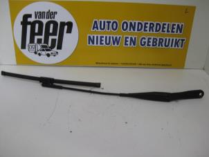 Used Front wiper arm Opel Astra H SW (L35) 1.9 CDTi 100 Price € 12,50 Margin scheme offered by Autobedrijf van der Feer
