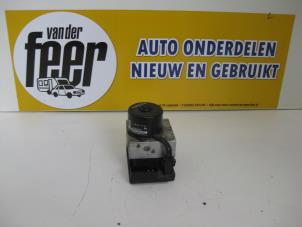 Używane Pompa ABS Volkswagen Golf IV (1J1) 1.4 16V Cena € 75,00 Procedura marży oferowane przez Autobedrijf van der Feer