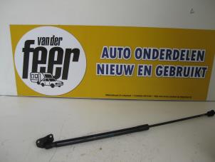 Usagé Amortisseur à gaz arrière gauche Opel Corsa D 1.4 16V Twinport Prix € 7,50 Règlement à la marge proposé par Autobedrijf van der Feer