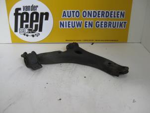 Usagé Bras de suspension bas avant droit Ford Transit Connect 1.8 Tddi Prix € 35,00 Règlement à la marge proposé par Autobedrijf van der Feer