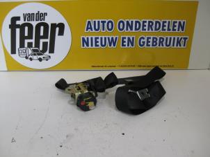 Usagé Ceinture de sécurité arrière gauche Ford Fiesta 5 (JD/JH) 1.6 16V Prix € 27,50 Règlement à la marge proposé par Autobedrijf van der Feer