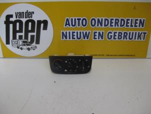 Usagé Panneau de commandes chauffage Opel Corsa C (F08/68) 1.2 16V Prix € 27,50 Règlement à la marge proposé par Autobedrijf van der Feer