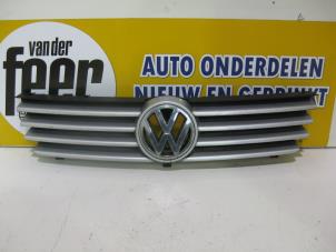Używane Grill Volkswagen Polo III (6N2) 1.4 16V 75 Cena € 22,50 Procedura marży oferowane przez Autobedrijf van der Feer