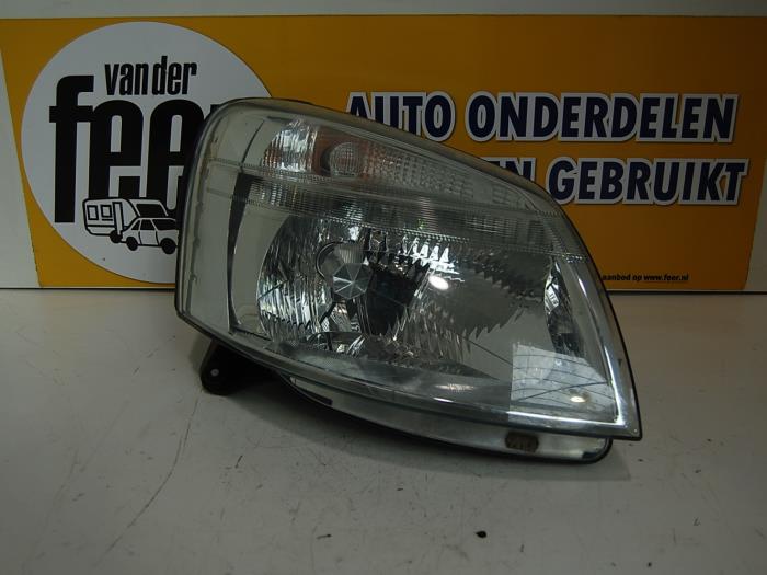 Headlight, right from a Peugeot Partner 2.0 HDI 2004