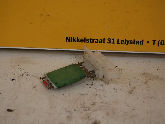 Heater resistor from a Toyota Aygo (B10) 1.0 12V VVT-i 2011