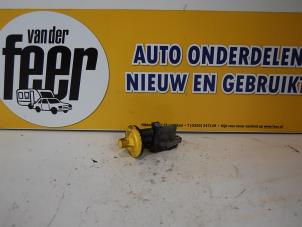 Usagé Boîtier filtre à huile Toyota Aygo (B10) 1.0 12V VVT-i Prix € 27,50 Règlement à la marge proposé par Autobedrijf van der Feer
