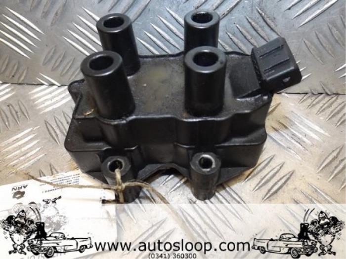 Ignition coil from a Opel Omega B Caravan (21/22/23) 2.0i 16V 1998
