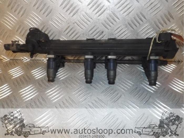 Usagé Système d'injection Volkswagen Bora (1J2) 2.0 Prix € 52,50 Règlement à la marge proposé par Autosloperij Pieper BV