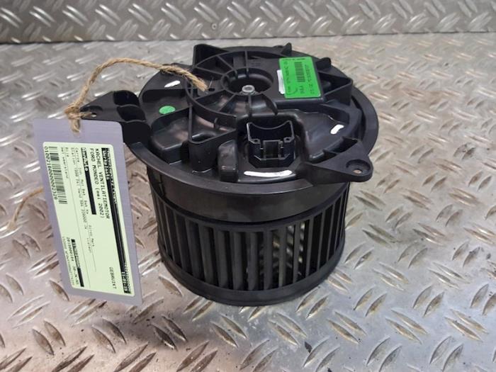 Motor de ventilador de calefactor de un Ford Mondeo III Wagon 2.0 TDCi 130 16V 2002